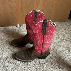 O  selling my red boots o wore them twice